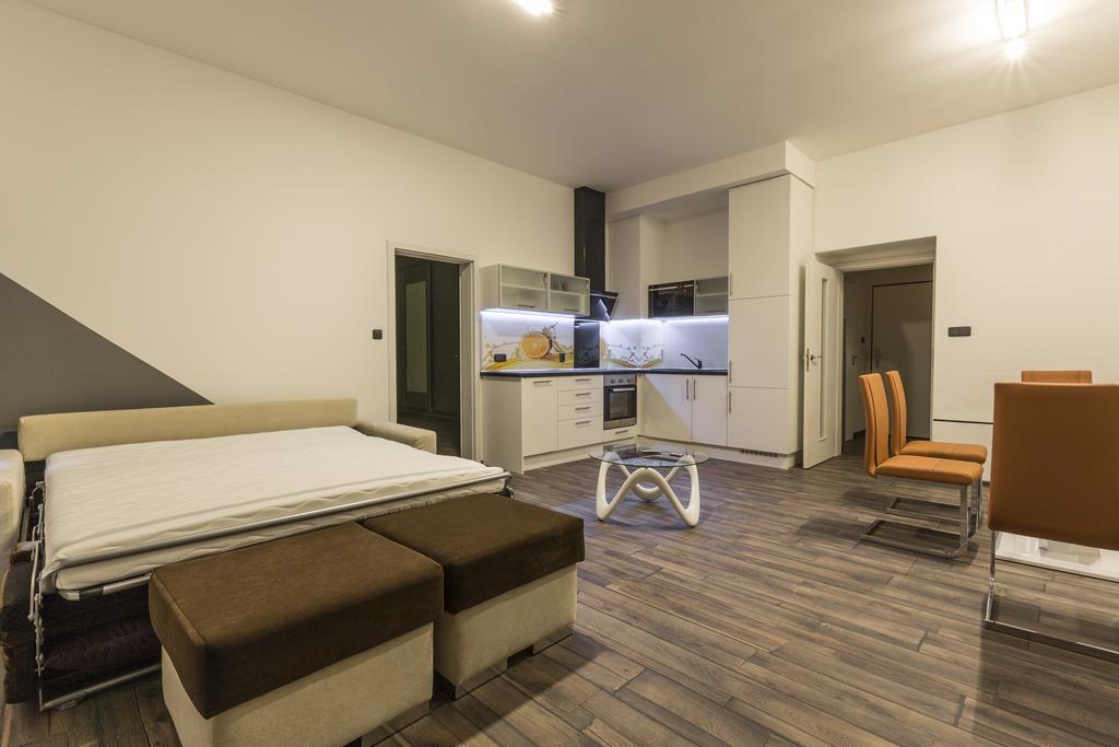 Apartsee Halkova Plzen Exterior photo