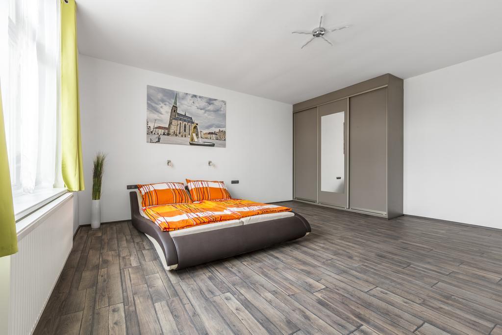 Apartsee Halkova Plzen Exterior photo