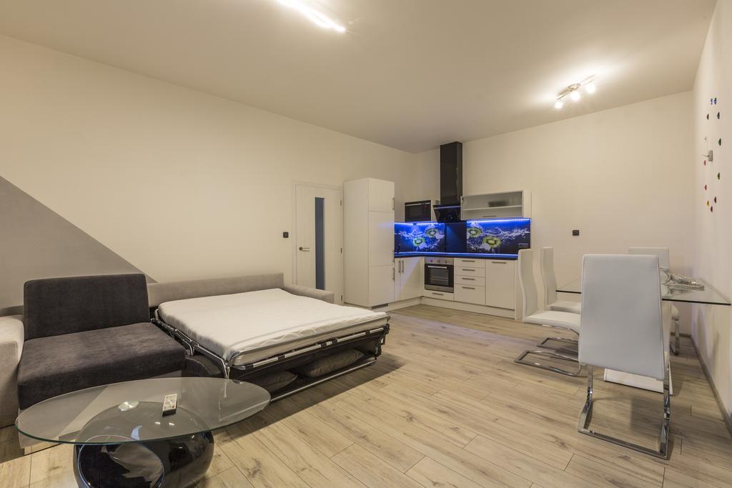 Apartsee Halkova Plzen Exterior photo