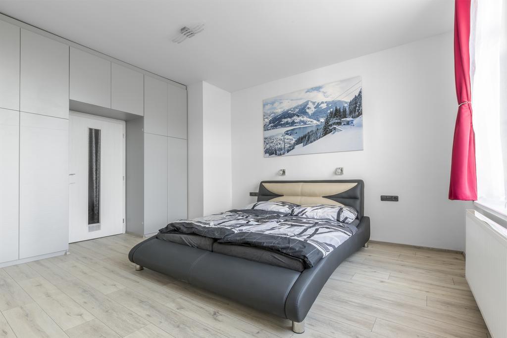 Apartsee Halkova Plzen Exterior photo